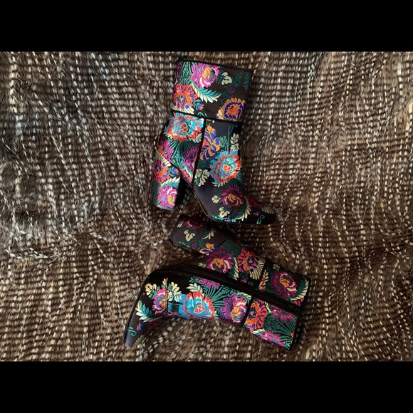 Steve Madden Multicolored Boots - Picture 2 of 3